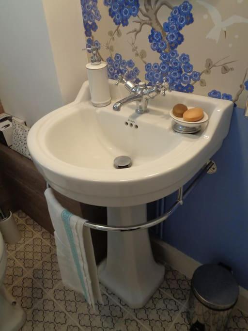 Charming English Style Studio Flat Londra Esterno foto