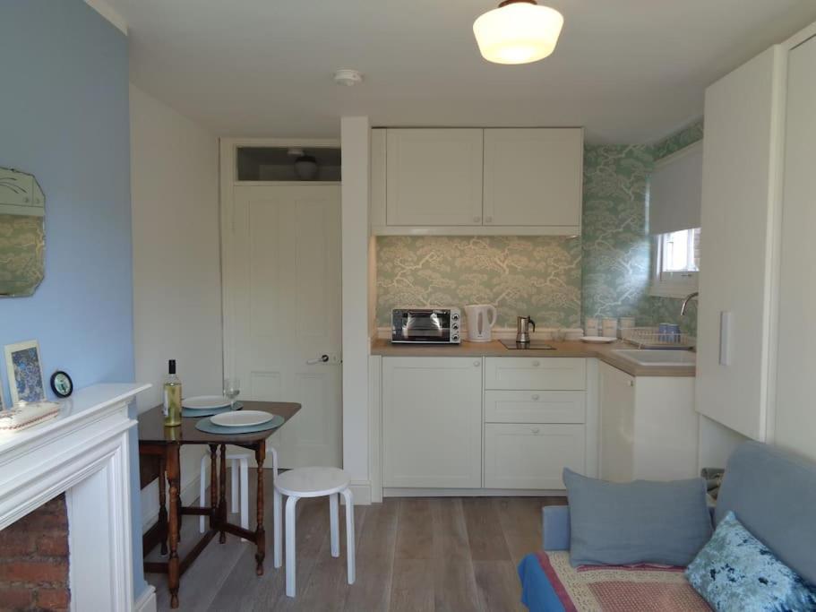 Charming English Style Studio Flat Londra Esterno foto