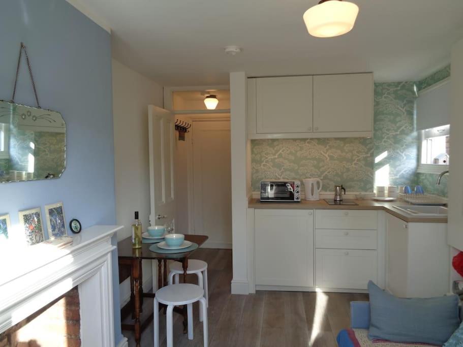Charming English Style Studio Flat Londra Esterno foto