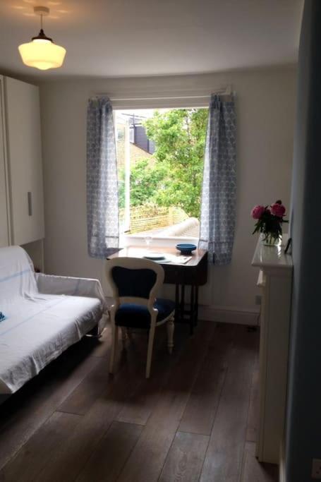 Charming English Style Studio Flat Londra Esterno foto